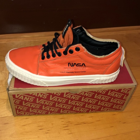 vans nasa old skool